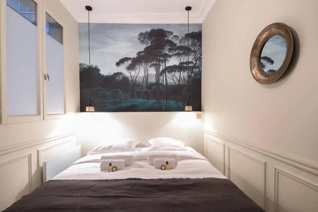 Modern And Cosy Flat In The Heart Of Notre Dame-1